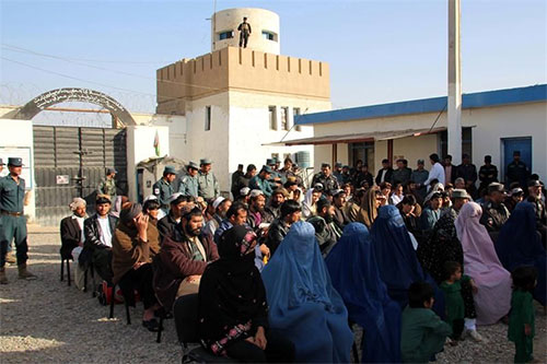 Rescatan a más de un centenar de civiles de una cárcel talibana Rescatan a más de un centenar de civiles de una cárcel talibana